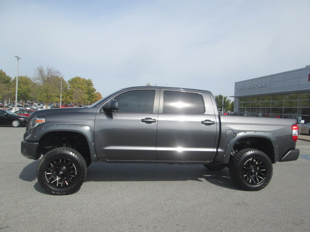 2018 Toyota Tundra SR5 4WD 5.7L V8