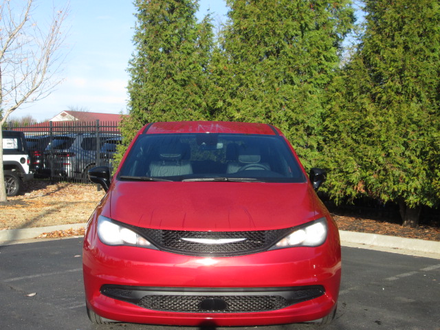 2025 Chrysler Voyager LX FWD