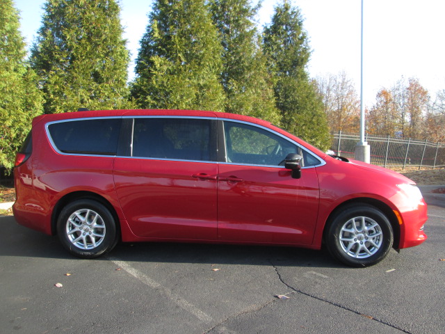 2025 Chrysler Voyager LX FWD