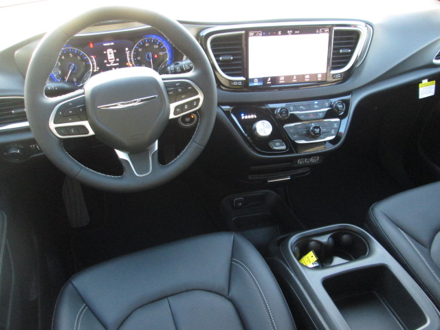 2025 Chrysler Voyager LX FWD