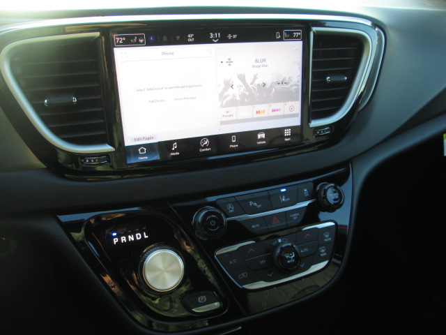 2025 Chrysler Voyager LX FWD