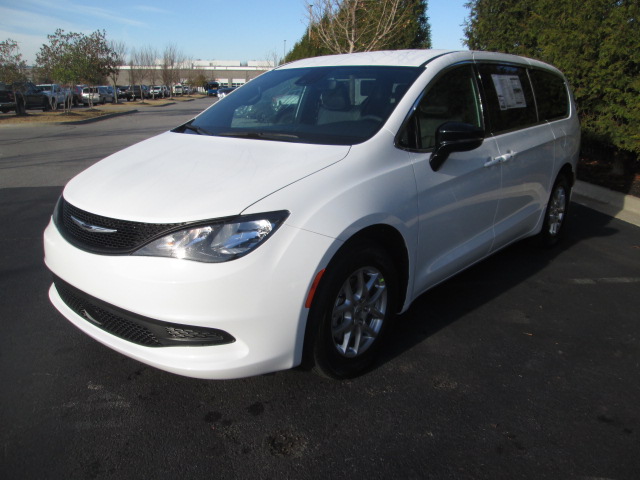 2025 Chrysler Voyager LX FWD