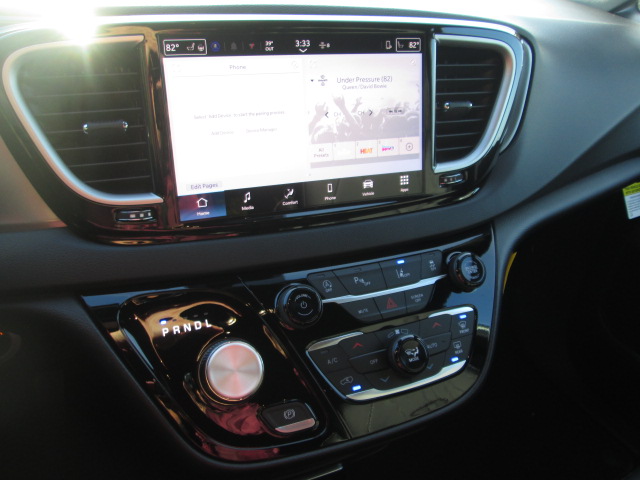 2025 Chrysler Voyager LX FWD