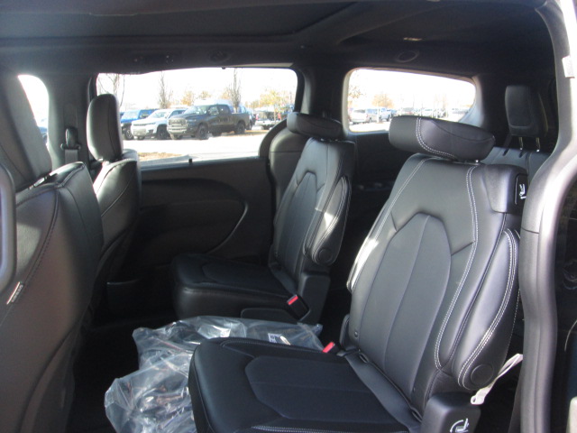 2025 Chrysler Pacifica Select FWD