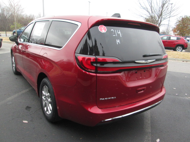 2025 Chrysler Pacifica Select FWD