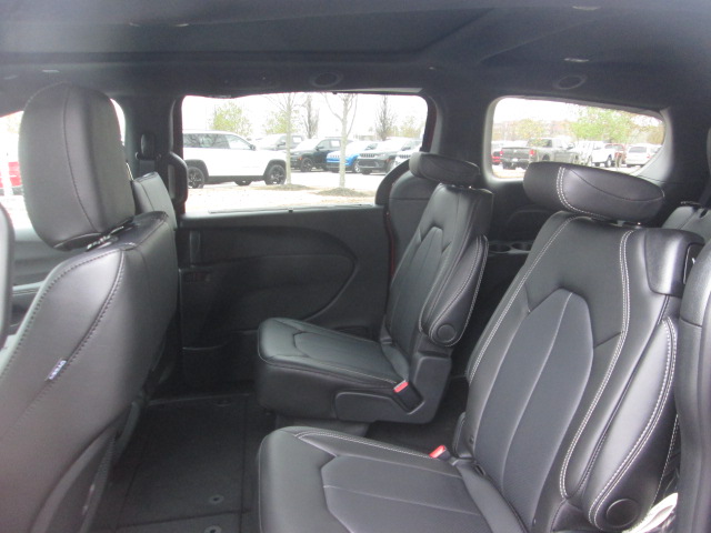 2025 Chrysler Pacifica Select FWD