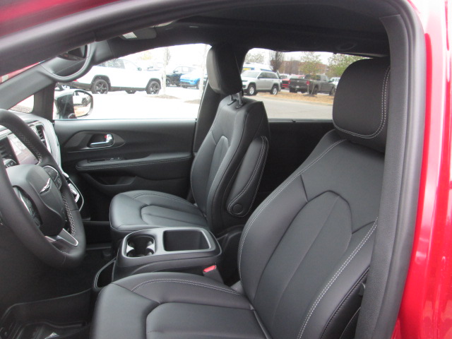 2025 Chrysler Pacifica Select FWD