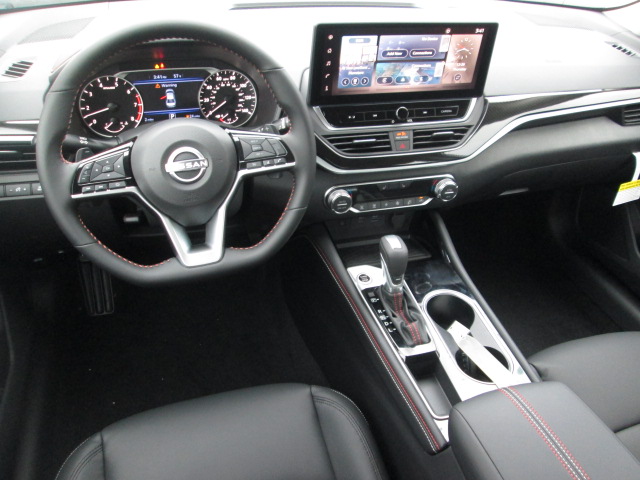 2025 Nissan Altima SR FWD