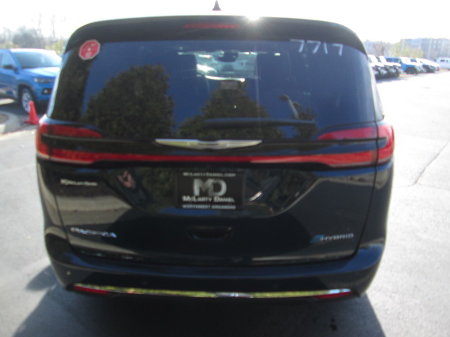 2025 Chrysler Pacifica Hybrid Select