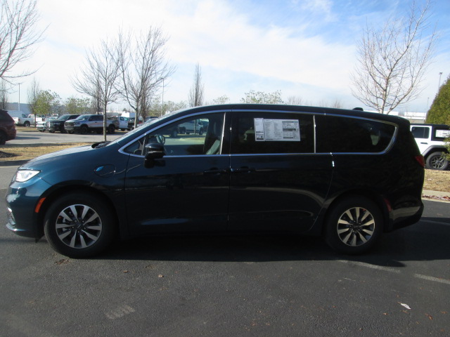 2025 Chrysler Pacifica Hybrid Select