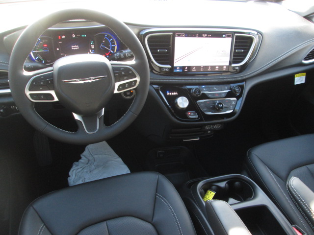 2025 Chrysler Pacifica Hybrid Select