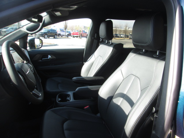 2025 Chrysler Pacifica Hybrid Select