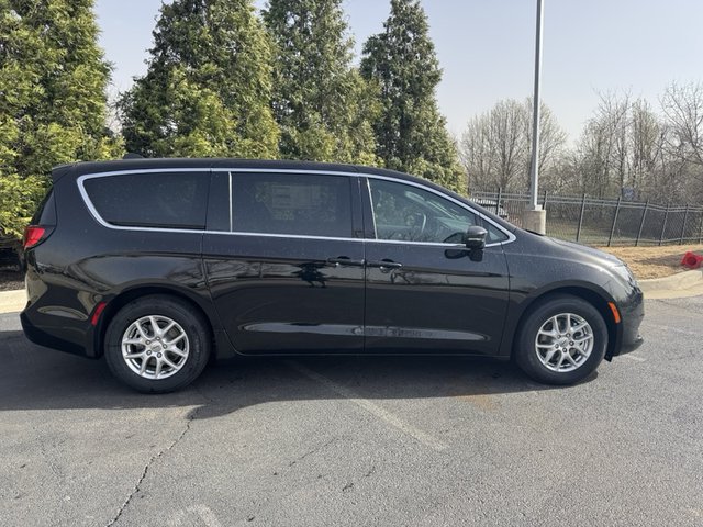 2025 Chrysler Voyager LX FWD