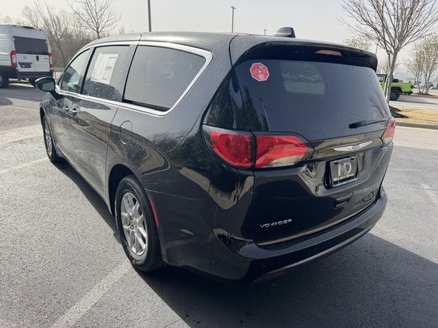 2025 Chrysler Voyager LX FWD