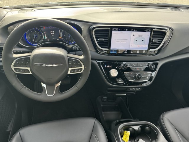 2025 Chrysler Voyager LX FWD