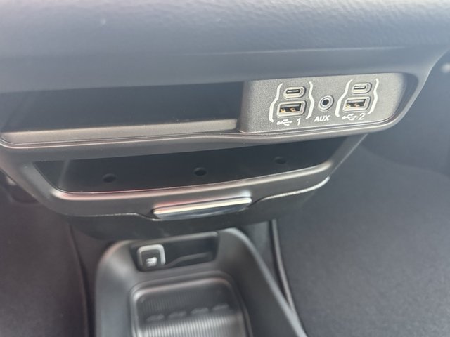 2025 Chrysler Voyager LX FWD