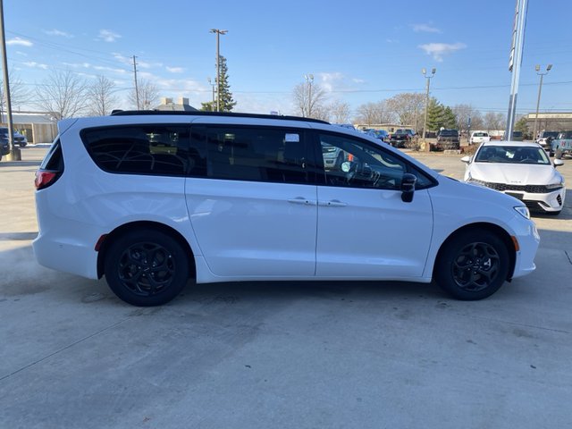 2024 Chrysler Pacifica Premium S FWD Hybrid