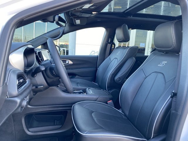 2024 Chrysler Pacifica Premium S FWD Hybrid