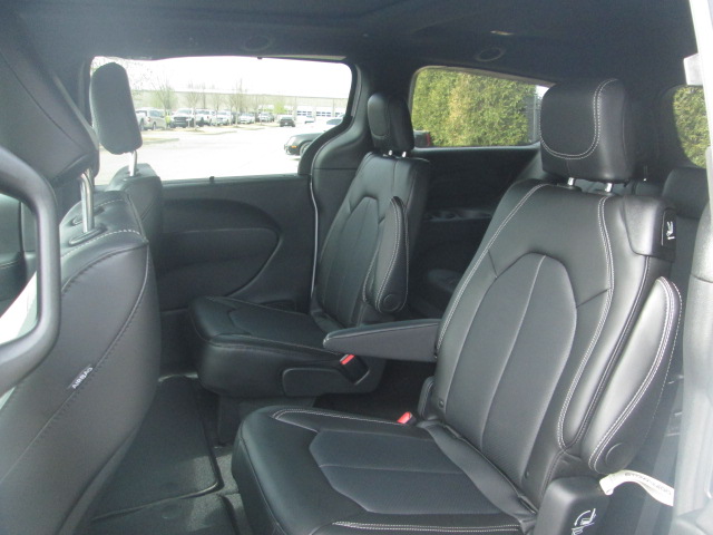 2025 Chrysler Pacifica Select AWD