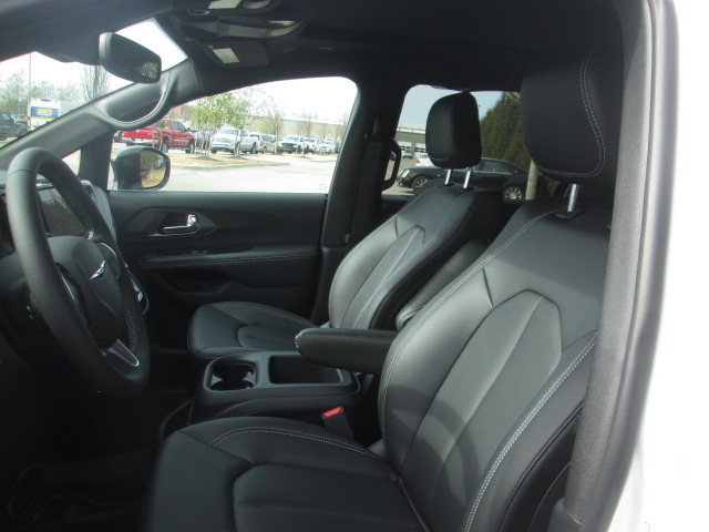 2025 Chrysler Pacifica Select AWD
