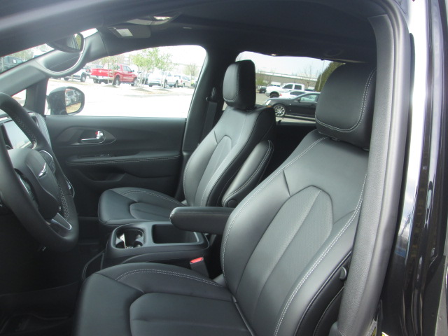 2025 Chrysler Pacifica Select FWD
