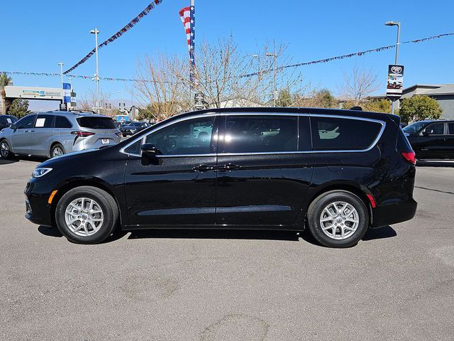 2025 Chrysler Pacifica Select FWD