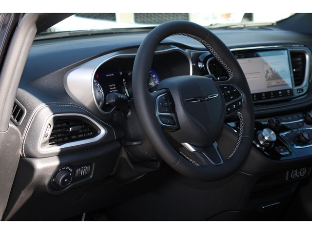 2025 Chrysler Pacifica Select FWD