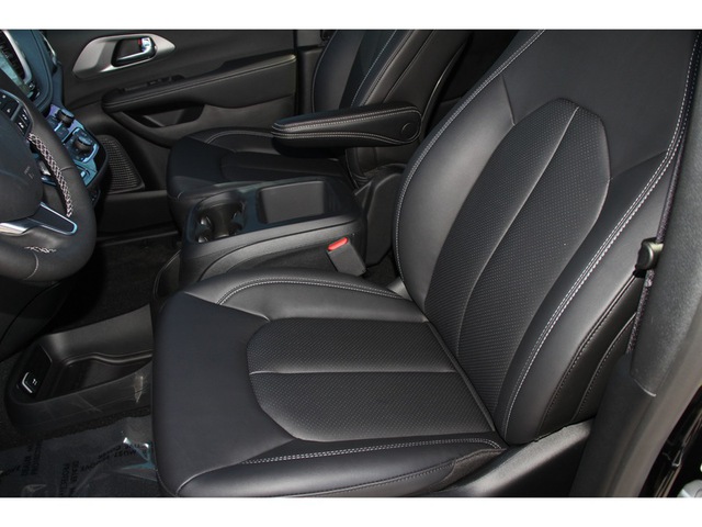 2025 Chrysler Pacifica Select FWD