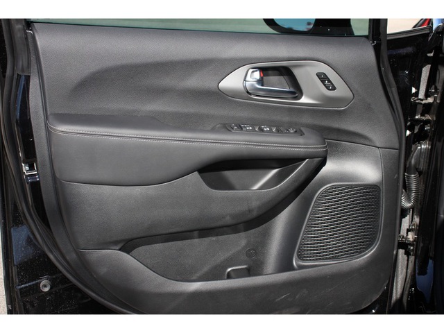 2025 Chrysler Pacifica Select FWD