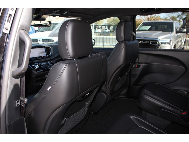 2025 Chrysler Pacifica Select FWD