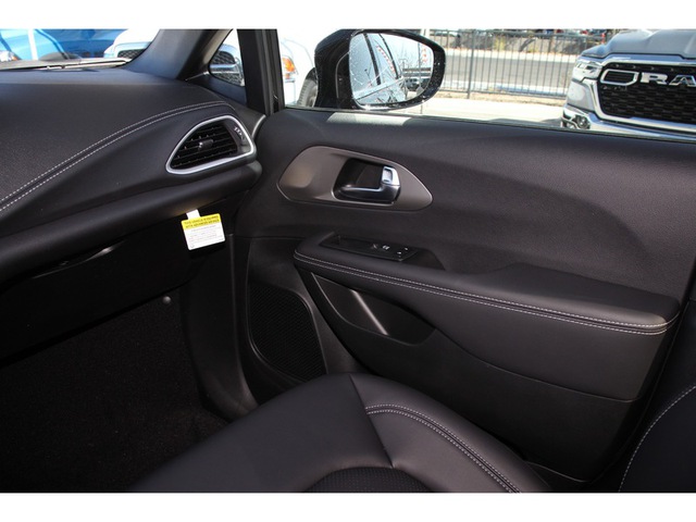 2025 Chrysler Pacifica Select FWD