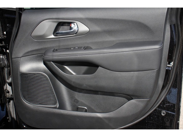 2025 Chrysler Pacifica Select FWD