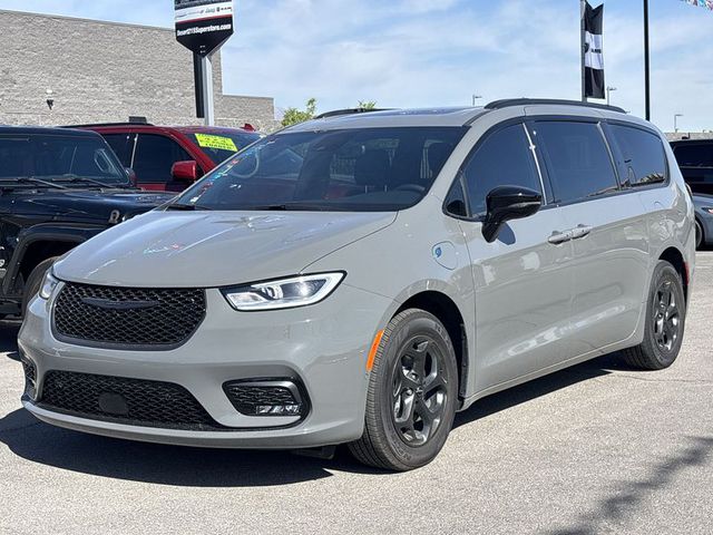 2025 Chrysler Pacifica Hybrid Premium S FWD