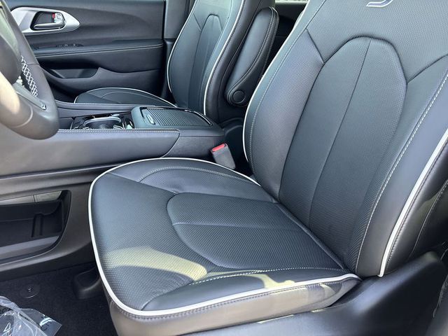 2025 Chrysler Pacifica Hybrid Premium S FWD
