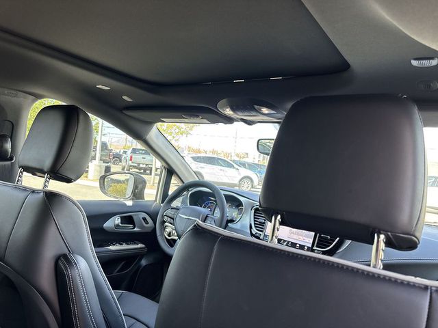 2025 Chrysler Pacifica Hybrid Premium S FWD