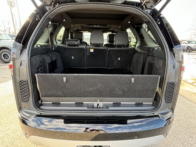 2023 Land Rover Discovery P360 Metropolitan Edition