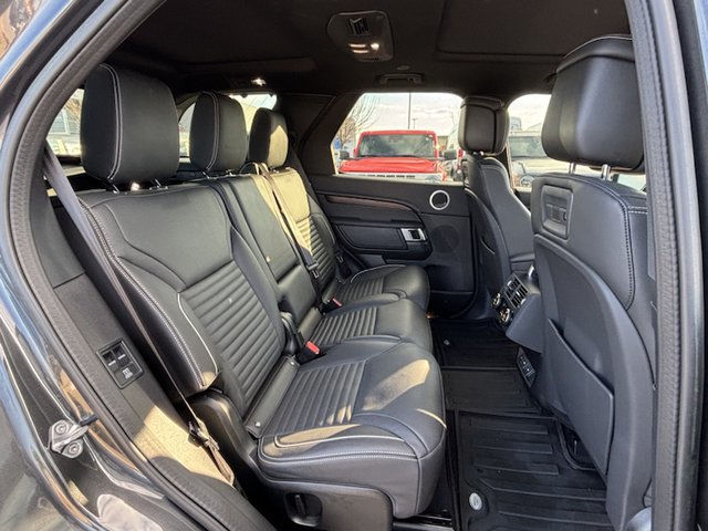 2023 Land Rover Discovery P360 Metropolitan Edition