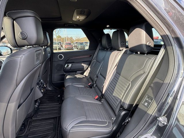 2023 Land Rover Discovery P360 Metropolitan Edition