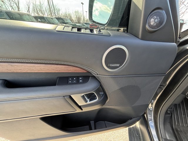 2023 Land Rover Discovery P360 Metropolitan Edition