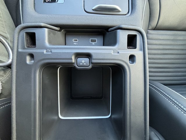 2023 Land Rover Discovery P360 Metropolitan Edition