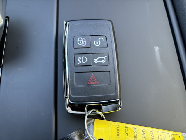 2023 Land Rover Discovery P360 Metropolitan Edition