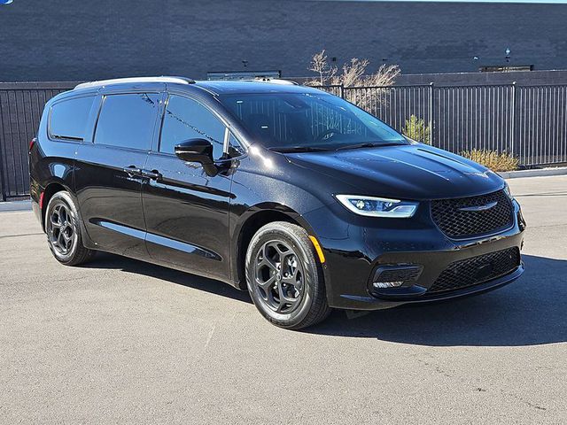 2025 Chrysler Pacifica Hybrid Premium S FWD
