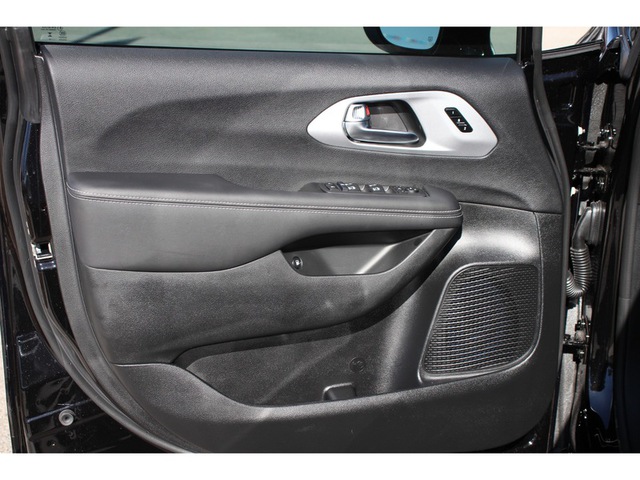 2025 Chrysler Pacifica Hybrid Premium S FWD