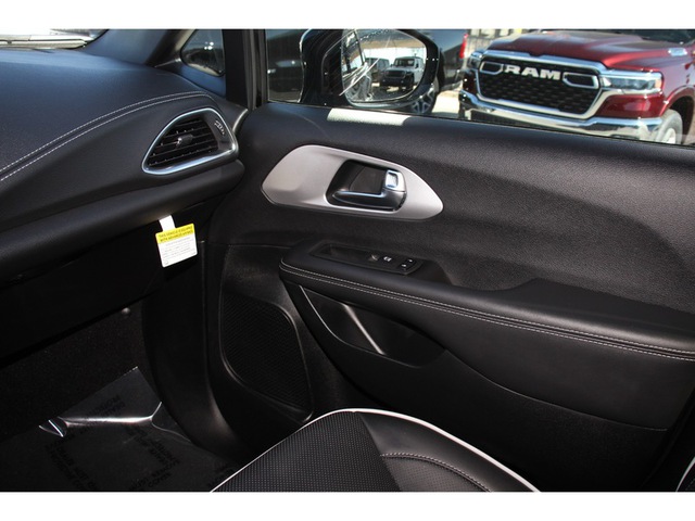 2025 Chrysler Pacifica Hybrid Premium S FWD