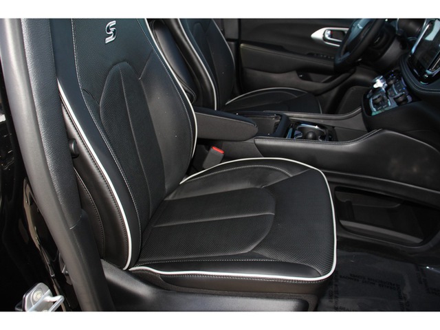 2025 Chrysler Pacifica Hybrid Premium S FWD