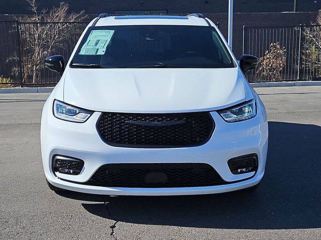 2025 Chrysler Pacifica Hybrid Premium S FWD
