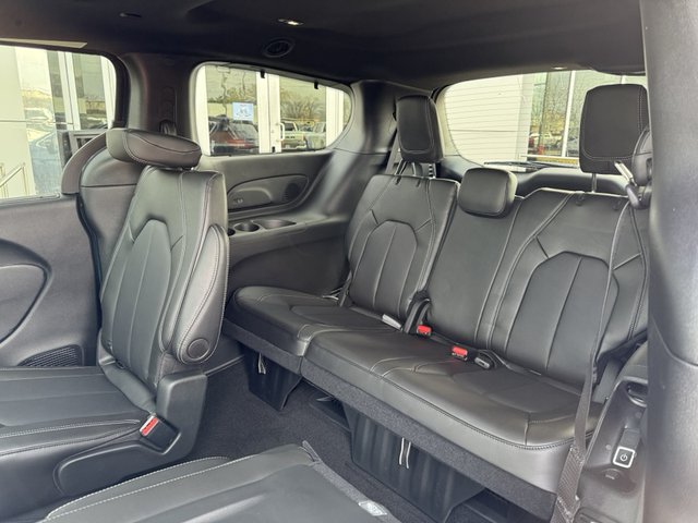 2025 Chrysler Pacifica Select AWD