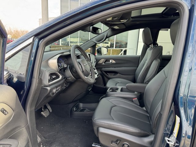 2025 Chrysler Pacifica Select AWD