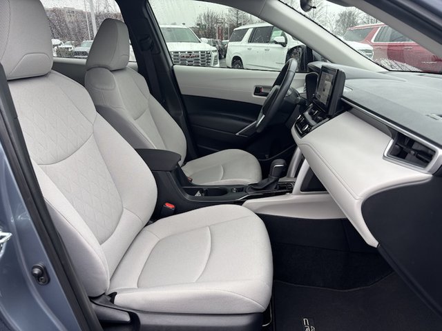 2023 Toyota Corolla LE 2WD Cross