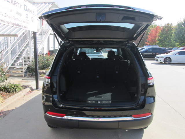 2025 Jeep Grand Cherokee Laredo 2WD